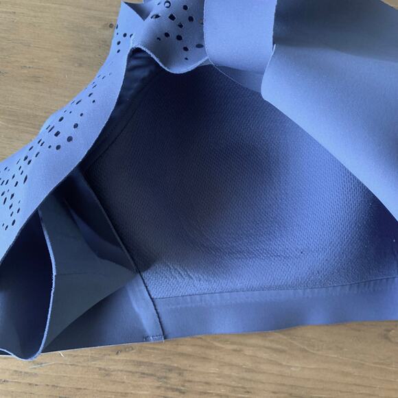 Victoria's Secret Sport Bra Angel Max Laser Cut Back Closure Size 34C Purple - Picture 10 of 11